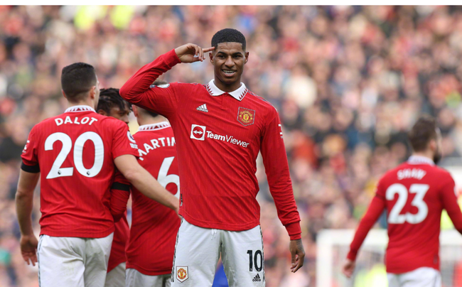 突发状况：大巴故障，球队陷入困境（紧急状况：大巴抛锚，球队受困）